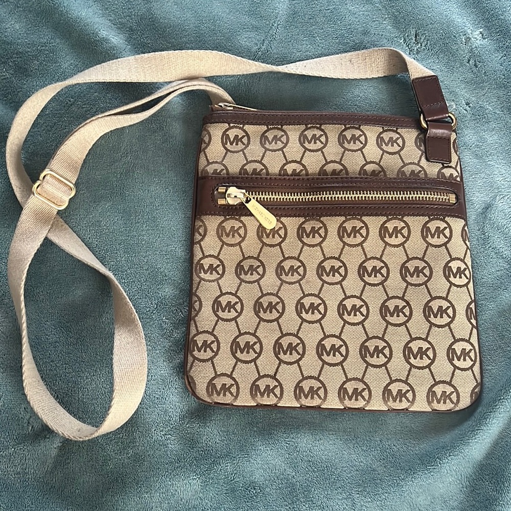 Michael kors small brown crossbody purse